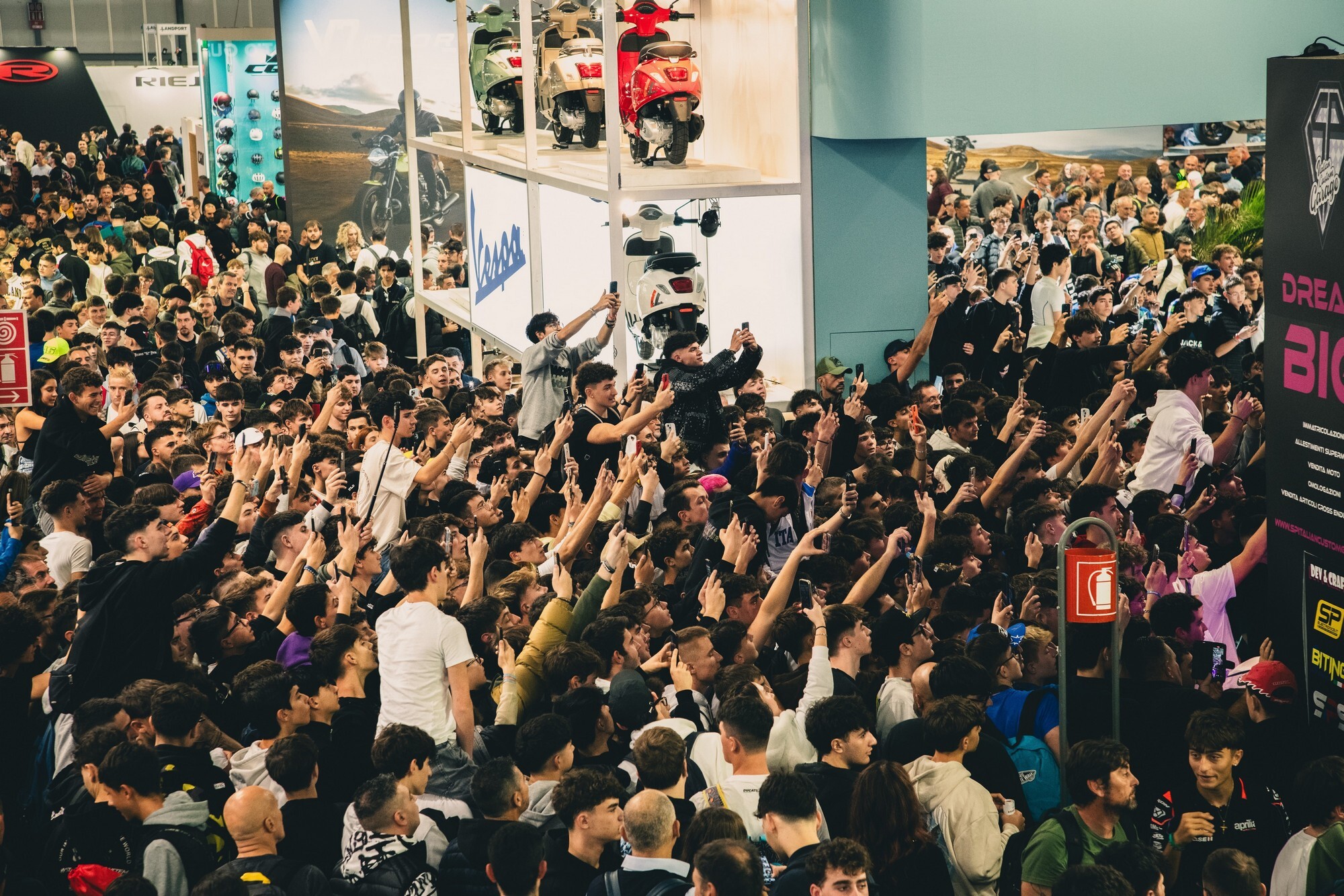 EICMA People2 3