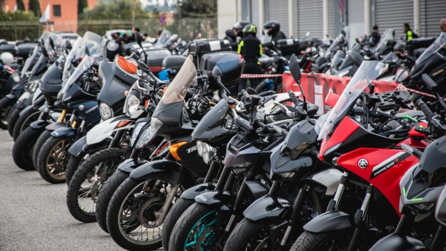 Podcast marketing concessionari moto community strategia