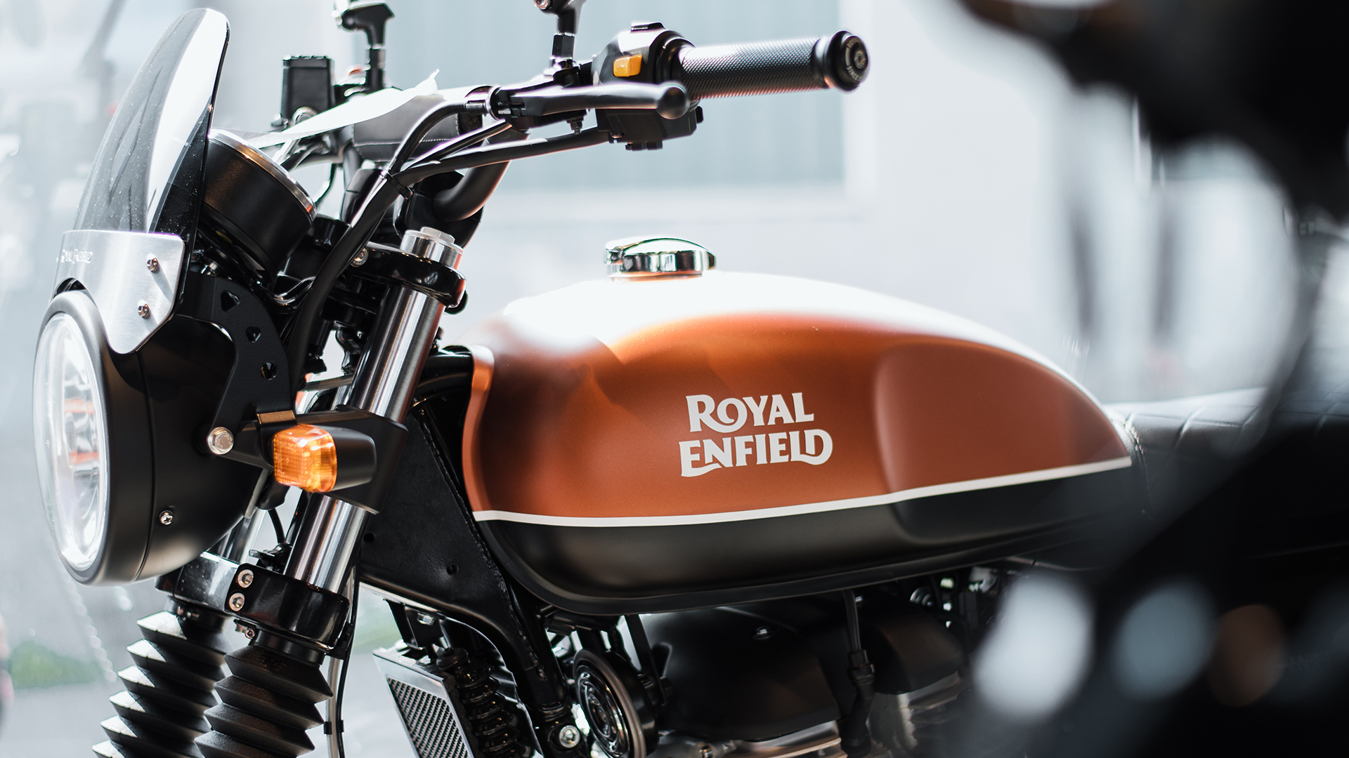 Performing digital convessionario royal enfield